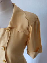 Cargar imagen en el visor de la galería, 1940s - Charming Vanilla Color Linen Dress - W32 (82cm)