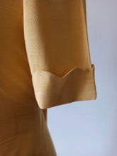 Cargar imagen en el visor de la galería, 1940s - Charming Vanilla Color Linen Dress - W32 (82cm)