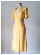 Cargar imagen en el visor de la galería, 1940s - Charming Vanilla Color Linen Dress - W32 (82cm)