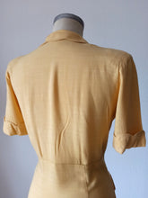 Cargar imagen en el visor de la galería, 1940s - Charming Vanilla Color Linen Dress - W32 (82cm)