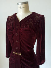 Charger l'image dans la galerie, 1930s 1940s - Superb Wine Velvet Beaded Dress - W30 (76cm)