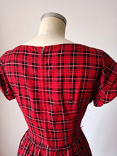 Laden Sie das Bild in den Galerie-Viewer, 1950s - KERRYBROOKE, USA - Delicious Red Tartan Dress - W28.5 (72cm)