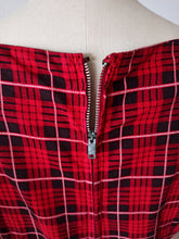 Laden Sie das Bild in den Galerie-Viewer, 1950s - KERRYBROOKE, USA - Delicious Red Tartan Dress - W28.5 (72cm)