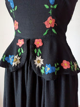 Charger l'image dans la galerie, 1940s - Precious Black Crepe Embroidery Dress - W28.5 (72cm)