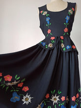 Charger l'image dans la galerie, 1940s - Precious Black Crepe Embroidery Dress - W28.5 (72cm)
