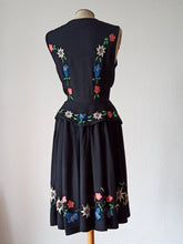 Charger l'image dans la galerie, 1940s - Precious Black Crepe Embroidery Dress - W28.5 (72cm)