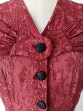 Cargar imagen en el visor de la galería, 1940s - Exquisite Tudor Brown Smoked Cotton Dress - W27.5 (70cm)