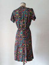 Cargar imagen en el visor de la galería, 1940s - PARIS - Gorgeous Colorful Rayon Dress - W30 (76cm)