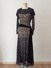 Cargar imagen en el visor de la galería, 1930s - Exquisite Black Velvet Roses Lace Dress - W32 (82cm)