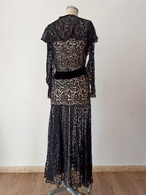 Cargar imagen en el visor de la galería, 1930s - Exquisite Black Velvet Roses Lace Dress - W32 (82cm)