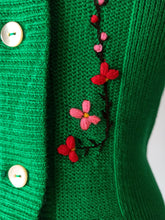 Laden Sie das Bild in den Galerie-Viewer, 1960s - TRICOPOL, Barcelona - Deadstock Embroidered Green Cardigan - S/M
