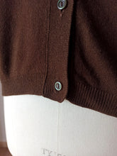 Laden Sie das Bild in den Galerie-Viewer, 1950s 1960s - BALLANTYNE, Scotland - Dark Brown Cashmere Twin Set - Sz 42