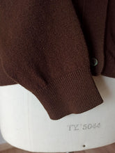 Laden Sie das Bild in den Galerie-Viewer, 1950s 1960s - BALLANTYNE, Scotland - Dark Brown Cashmere Twin Set - Sz 42