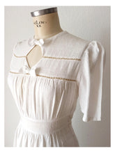 Load image into Gallery viewer, 1940s - Gorgeous White Textured Rayon Dress - W30.5 (78cm)