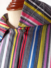 Laden Sie das Bild in den Galerie-Viewer, 1950s - Gorgeous Rainbow Cotton Dress - W27 (68cm)