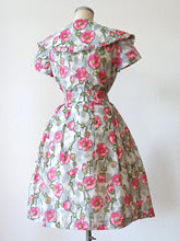 Load image into Gallery viewer, 1950s - Stunning Superb Collar Floral Dress - W30 (76cm)