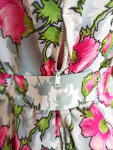 Load image into Gallery viewer, 1950s - Stunning Superb Collar Floral Dress - W30 (76cm)