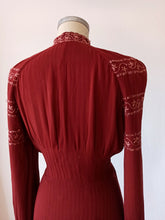 Charger l'image dans la galerie, 1940s - Gorgeous Crimson Brick Rayon Dress - W33 (84cm)