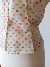 Load image into Gallery viewer, 1950s - Adorable Textured Nylon Floral Blouse - W34 (88cm)