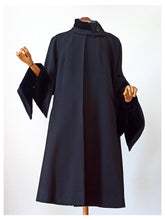 Load image into Gallery viewer, 1940s 1950s - HOLLYWOOD, Argentina - Outstanding Massive Triangle Cuffs Coat