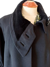 Load image into Gallery viewer, 1940s 1950s - HOLLYWOOD, Argentina - Outstanding Massive Triangle Cuffs Coat