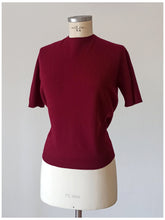 Laden Sie das Bild in den Galerie-Viewer, 1950s 1960s - PRINGLE, Scotland - Burgundy Cashmere Jumper - Sz Large