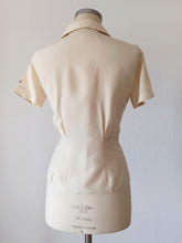 Cargar imagen en el visor de la galería, 1940s 1950s - Precious Chinese Embroidered Silk Blouse - W30 (76cm)