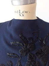 Cargar imagen en el visor de la galería, 1940s - Stunning Beaded Crepe Dress - W33 (84cm)