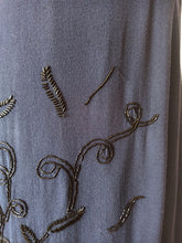Cargar imagen en el visor de la galería, 1940s - Stunning Beaded Crepe Dress - W33 (84cm)