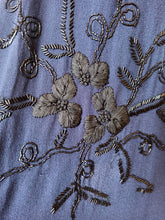 Cargar imagen en el visor de la galería, 1940s - Stunning Beaded Crepe Dress - W33 (84cm)