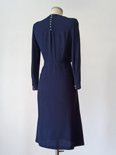 Cargar imagen en el visor de la galería, 1940s - Stunning Beaded Crepe Dress - W33 (84cm)