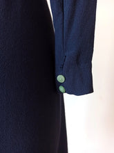Cargar imagen en el visor de la galería, 1940s - Stunning Beaded Crepe Dress - W33 (84cm)