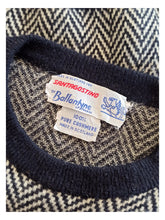 Charger l'image dans la galerie, 1950s 1960s - BALLANTYNE, Scotland - Intarsia Cashmere Sweater
