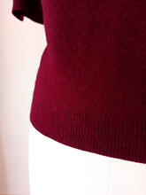 Laden Sie das Bild in den Galerie-Viewer, 1950s 1960s - PRINGLE, Scotland - Burgundy Cashmere Jumper - Sz Large