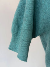 Laden Sie das Bild in den Galerie-Viewer, 1950s 1960s - BALLANTYNE, Scotland for HARROD's - Turquoise Cashmere Jumper - Sz 42