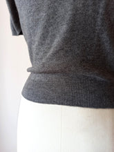 Cargar imagen en el visor de la galería, 1950s - BRAEMAR, Scotland - Grey Cashmere Jumper - Sz Medium
