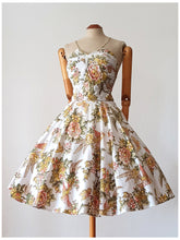 Laden Sie das Bild in den Galerie-Viewer, 1950s - Spectacular Butterflies Birds Rhinestones Dress - W25 (64cm)