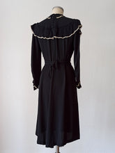 Load image into Gallery viewer, 1930s 1940s - Superb Black Silk Crepe Dress - W28.5 (72cm)