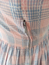 Cargar imagen en el visor de la galería, 1950s 1960s - Adorable Pink Blue Cotton Dress - W31 (80cm)