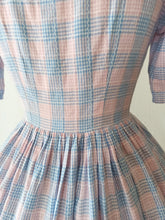 Cargar imagen en el visor de la galería, 1950s 1960s - Adorable Pink Blue Cotton Dress - W31 (80cm)