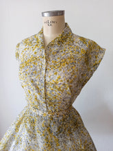 Cargar imagen en el visor de la galería, 1950s - Delightful 2pc Broom Flower Set - Size 44