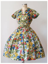 Charger l'image dans la galerie, 1950s - Spectacular Floral Explosion Satin Dress - W28.5 (72cm)