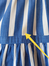 Laden Sie das Bild in den Galerie-Viewer, 1950s - Adorable Blue Stripes Cotton Dress - W27 (68cm)