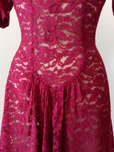 Cargar imagen en el visor de la galería, 1930s - Gorgeous Bright Maroon Lace Dress - W29 (74cm)