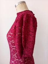 Cargar imagen en el visor de la galería, 1930s - Gorgeous Bright Maroon Lace Dress - W29 (74cm)