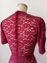 Cargar imagen en el visor de la galería, 1930s - Gorgeous Bright Maroon Lace Dress - W29 (74cm)