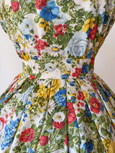 Charger l'image dans la galerie, 1950s - Spectacular Floral Explosion Satin Dress - W28.5 (72cm)