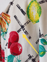 Laden Sie das Bild in den Galerie-Viewer, 1950s - Spectacular Fruits Novelty Print Cotton Skirt - W26 (66cm)