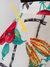 Laden Sie das Bild in den Galerie-Viewer, 1950s - Spectacular Fruits Novelty Print Cotton Skirt - W26 (66cm)