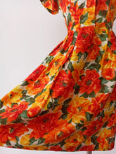 Charger l'image dans la galerie, 1950s - Stunning Roseprint Day Dress - W26 (66cm)